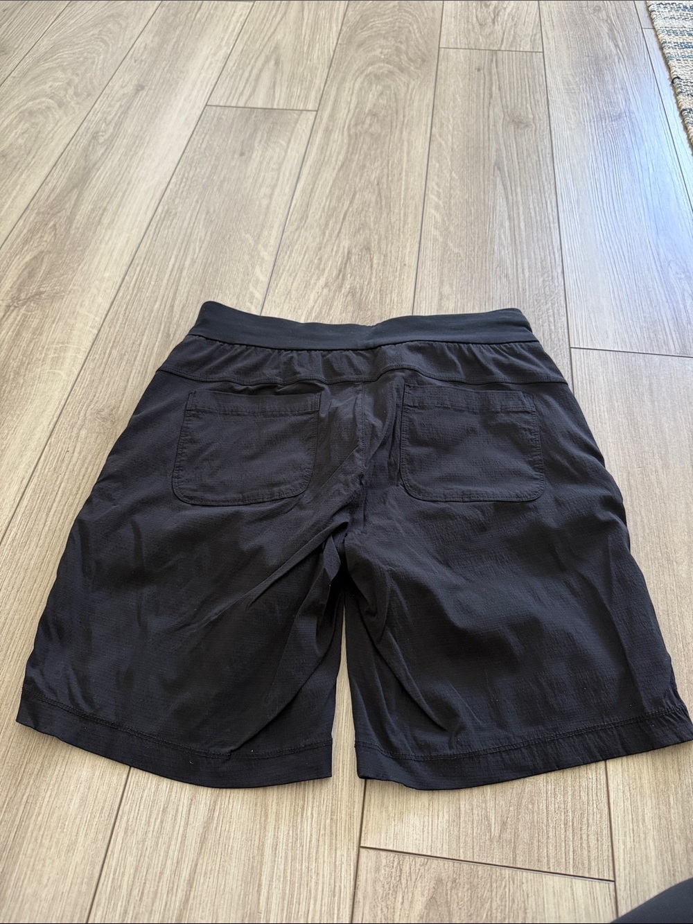 Athleta Women’s Black Trekkie Bermuda Shorts 2.0 size 8 - Picture 6 of 6
